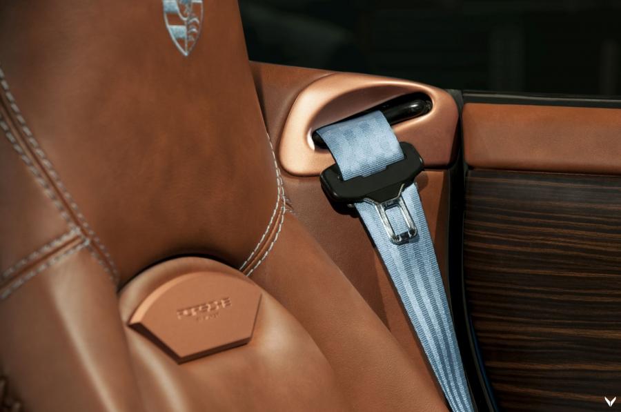 Детали интерьера Porsche 911 Carrera Cabriolet by Vilner 2020 года  (фото 15 из 21)